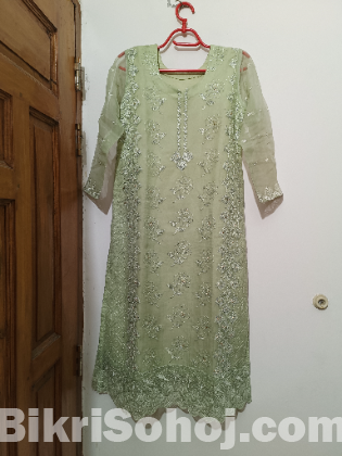 এমব্রয়ডারি করা সুন্দর লেডিস ড্রেস বিক্রয়